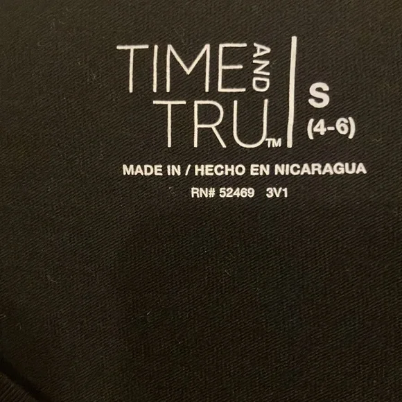 #117 - 2 Women’s Time and Tru Short Sleeve Relaxed Fit T-Shirts - S (4-6) - Picture 2 of 3